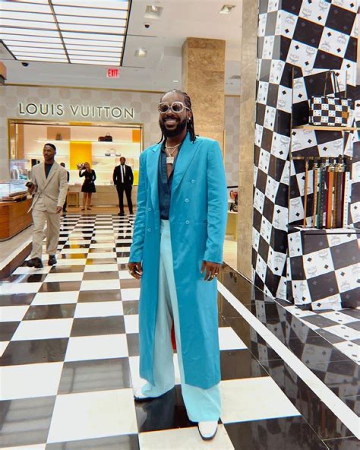 
Adekunle Gold Shows Off His Flamboyant Side In Stylish Outfit 
