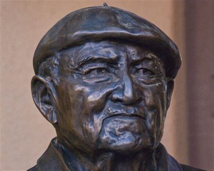 Allan Haozous Wiki, Age, Bio, Wife, Family, Net Worth, Painter, Education, Height ·