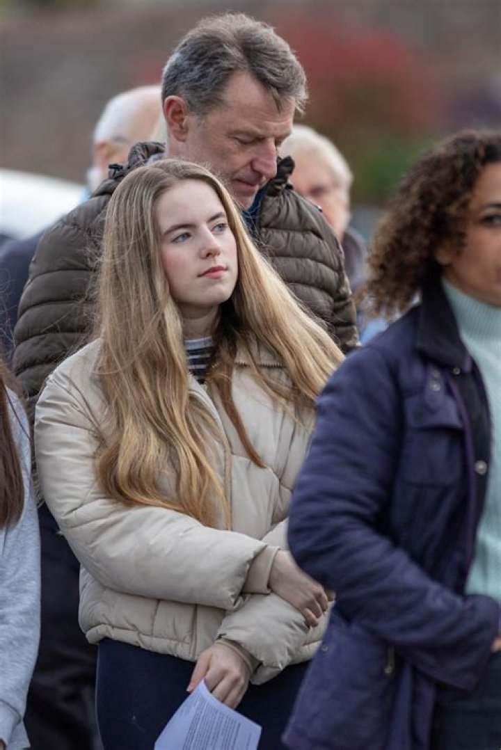 Amelia Tells Link Shes Pregnant S16 E2 Recap Hollywood Life