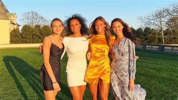 Anna Hall Nationality, Ethnicity, Parents, Bio, Height, Boyfriend, Age, Family ·