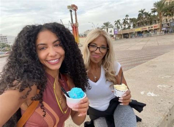 April Simpkins Wiki, Cheslie Kryst Mother, Husband, Natioanlity, Photos, Net Worth