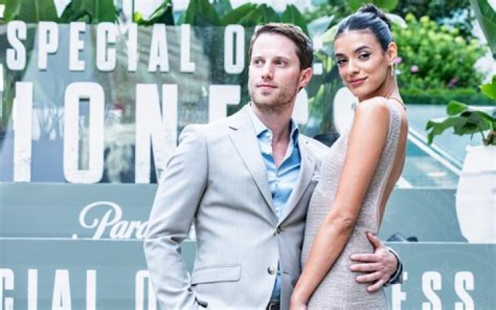 Canadian Actress, Laysla De Oliveira Is Dating Actor, Jonathan Keltz; Rumors Of Dating Ian Bohen ·