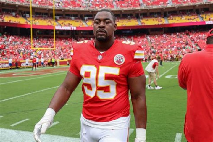 
Chris Jones Height, Weight, Net Worth, Age, Birthday, Wikipedia, Who, Nationality, Biography 