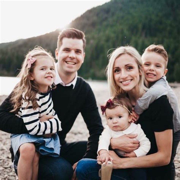 Claire Crosby - Bio, Age, Net Worth, Single, Nationality, Career, Instagram ·