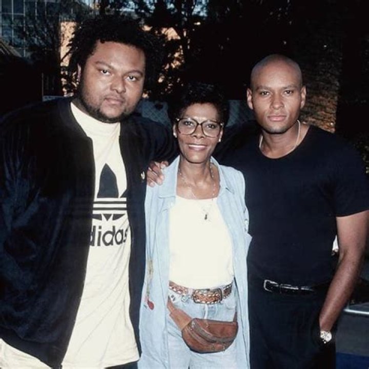 Dionne Warwick Bio, Age, Height, Career, Husband, Children, Net Worth