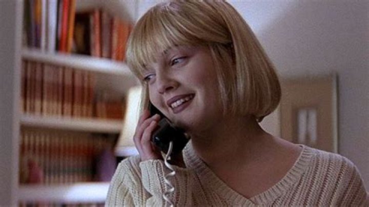 Drew Barrymore Revives Scream Character Casey Becker For Funny Skit Hollywood Life