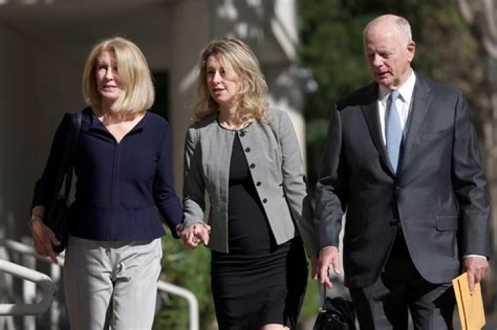 Elizabeth Holmes Parents, Ethnicity, Wiki, Biography, Age, Husband, Career, Net Worth ·