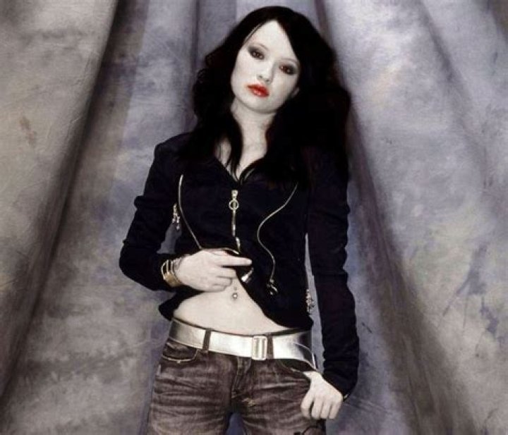 Emily Browning Biography ·