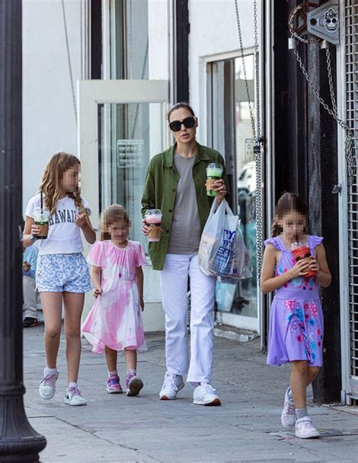 Gal Gadot & Daughters Alma & Maya Spotted In Los Angeles: Photo Hollywood Life ·