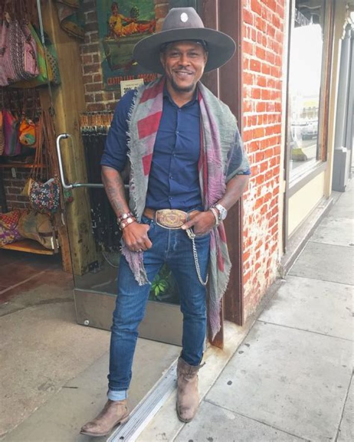 Glance At The Life of Malik Barmhardt ·