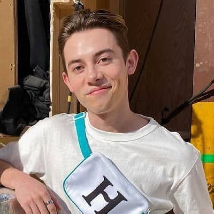 Griffin Gluck - Bio, Age, Net Worth, Height, In Relation, Nationality, Body Measurement, Career ·