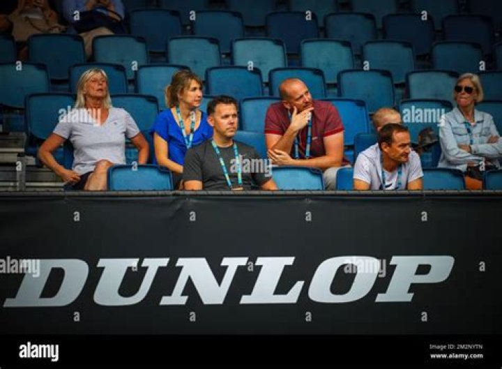 Guido Mertens and Liliane Barbé are Elise Mertens’ parents.