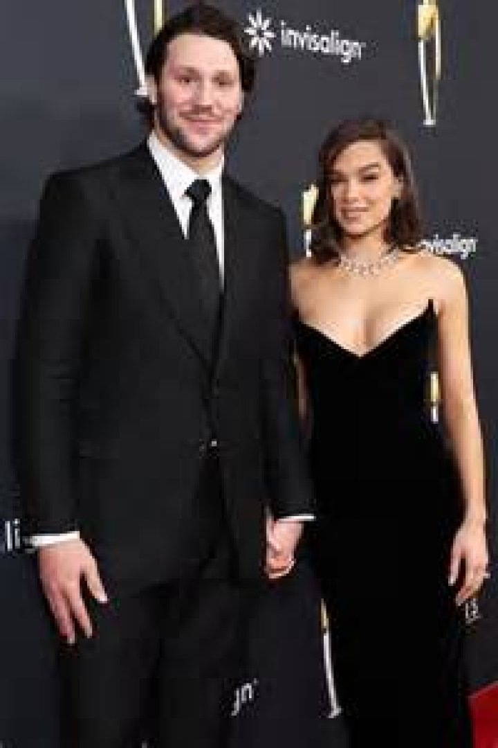 Hailee Steinfeld Boyfriend: Who is Hailee Steinfeld dating?