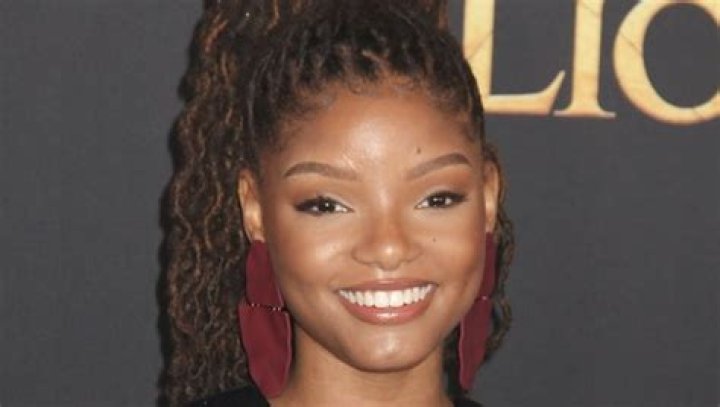 Halle Bailey - Age, Family, Bio ·