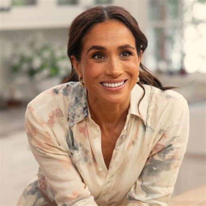 Her Lifestyle, & Properties ·