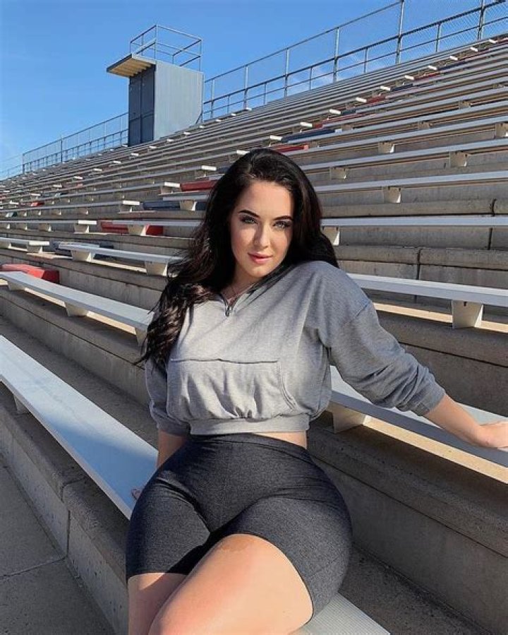 Holly Luyah Height, Weight, Net Worth, Age, Birthday, Wikipedia, Who, Nationality, Biography