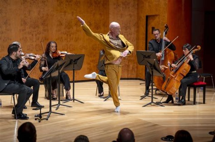 How Lorde's Crowd-Silencing Moment Created A Moving Concert Experience