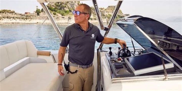 How old is Captain Glenn from Below Deck Sailing Yacht?