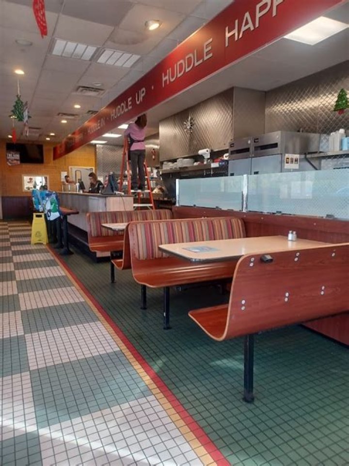 Huddle House Holiday Hours Open & Close