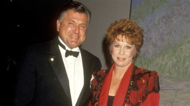 Inside Her Fortune And Relationship With Al Schultz