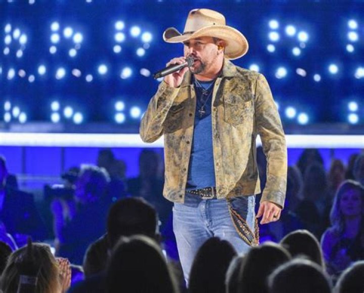 Jason Aldean Suffers Heat Stroke During Concert & Ends Show: Video Hollywood Life