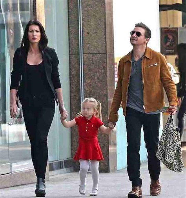 Jeremy Renner Wiki, Age, Biography, Accident, Wife, Height, Net Worth ·