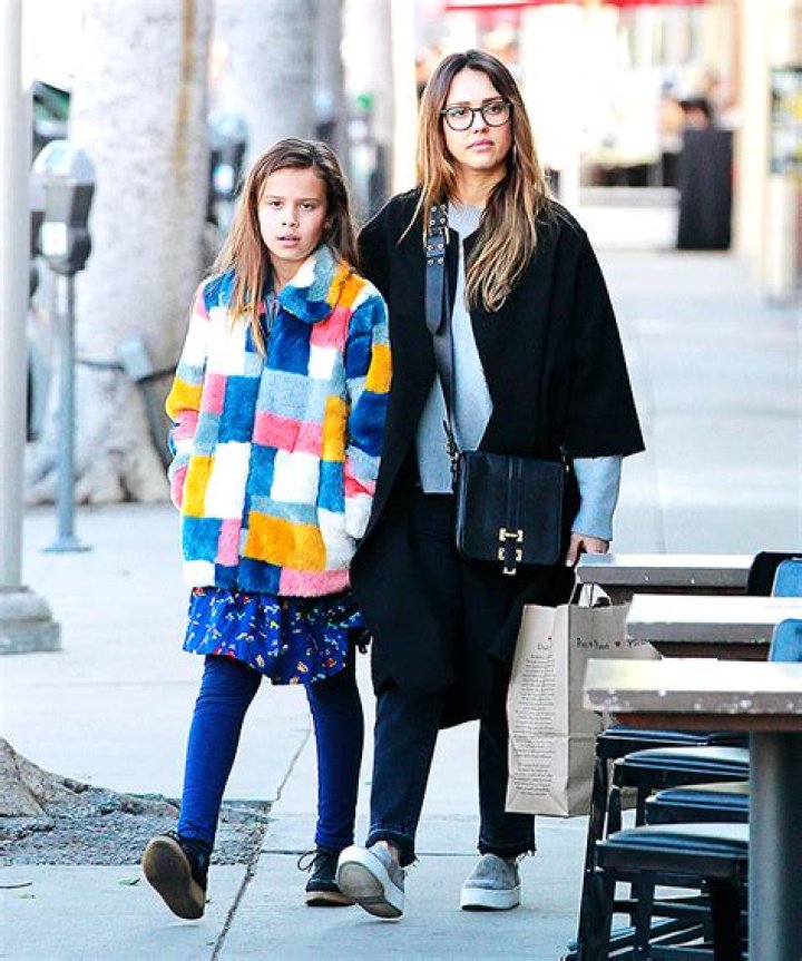 Jessica Alba & Lookalike Daughter Honor Bond In Sweet New Video Hollywood Life ·