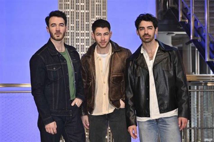 Jonas Brothers & Busted Perform Year 3000 Together For First Time Hollywood Life