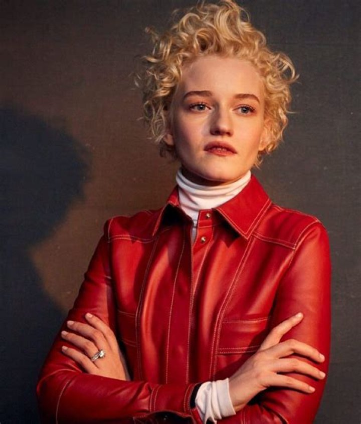 Julia Garner Wiki, Net Worth, Movies & Tv Shows, Age, Biography, Husband, Kids Height, Family