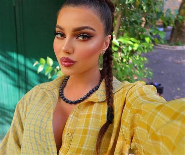 Julia Palazon Height, Weight, Net Worth, Age, Birthday, Wikipedia, Who, Instagram, Biography