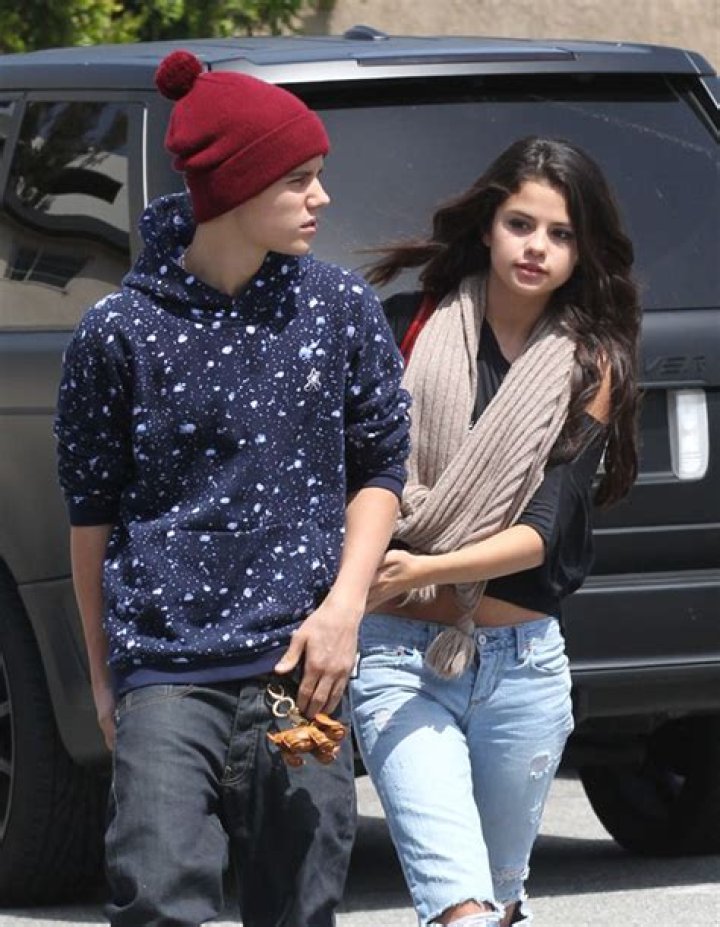 Justin Bieber Sends Nude Photos To Selena Gomez? The Truth Revealed Hollywood Life