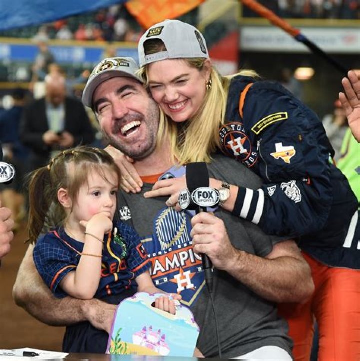 Kate Upton, Justin Verlander Bring Daughter to World Series: Pics |