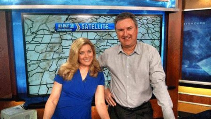 Kelly Cass and husband Chris Bee happily married as they live as family with three children ·