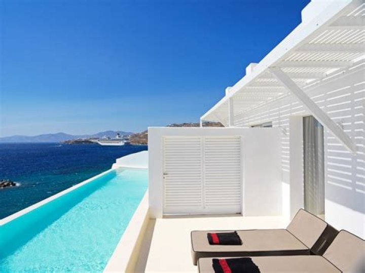 Kouros Hotel and Suites review |