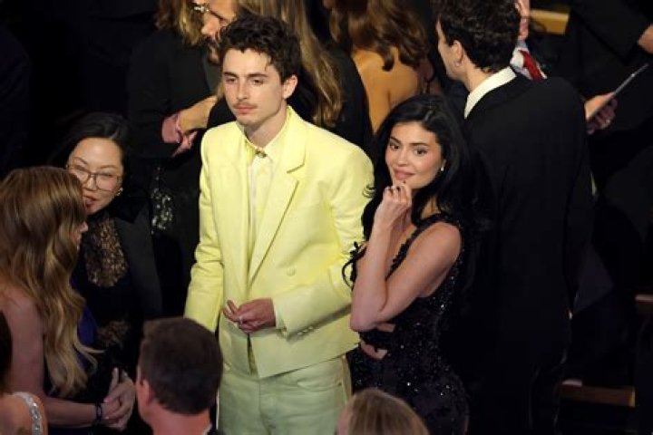 Kylie Jenner acompaada de su novio Timothe Chalamet en un evento