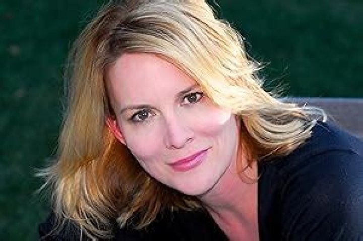Laurel Holloman (TV Actress) - Age, Birthday, Bio, Facts, Family, Net Worth, Height & More |