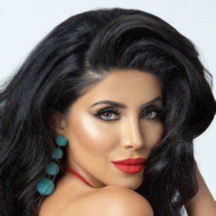 Leyla Milani-Khoshbin (Model) - Age, Birthday, Bio, Facts, Family, Net Worth, Height & More |