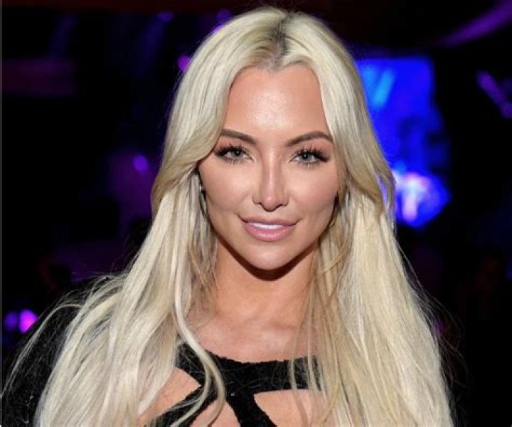 Lindsey Nicole Pelas Height, Weight, Net Worth, Age, Birthday, Wikipedia, Who, Instagram, Biography