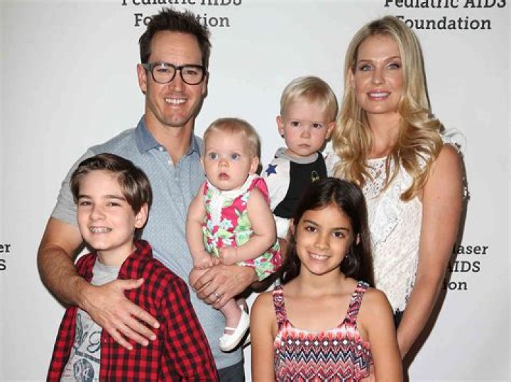 Mark-Paul Gosselaar Parents, Wiki,Ethnicity, Biography, Age, Wife, Children, Net Worth & More.