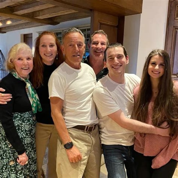 Meet Alana Springsteens Parents - JamBlog