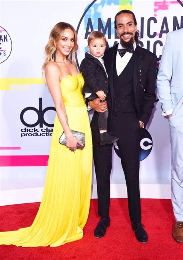 Meet Her 4 Brothers And Sisters Hollywood Life