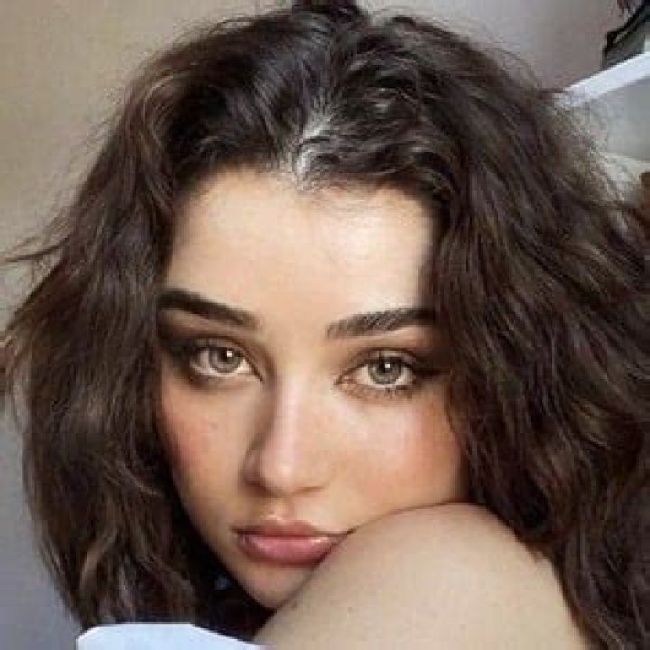 Michele Alves - Age, Family, Bio ·