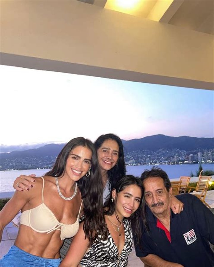 Michelle De Regil - Age, Family, Bio ·