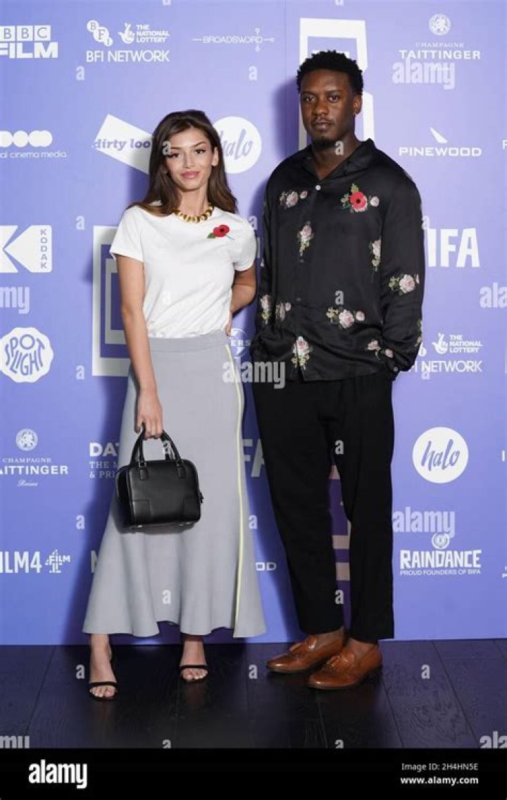 Mimi Keenes Relationships Boyfriend And Asa Butterfield ·