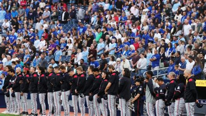 Moment Of Silence At Detroit Show Hollywood Life