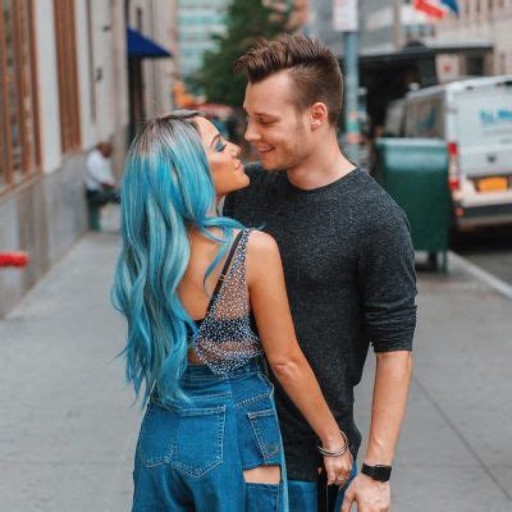 Niki Demar- Wiki, Bio, Age, Height, Net Worth, Boyfriend ·