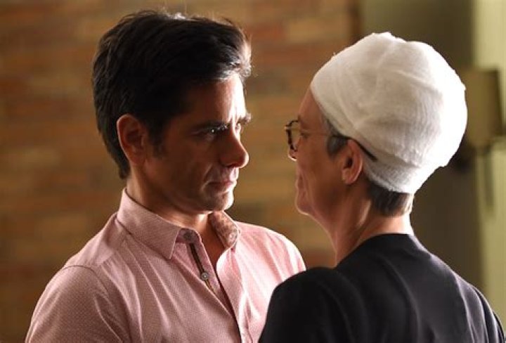 Oliver Hudson Is a Little Embarrassed About His Dadbod in the Scream Queens Finale