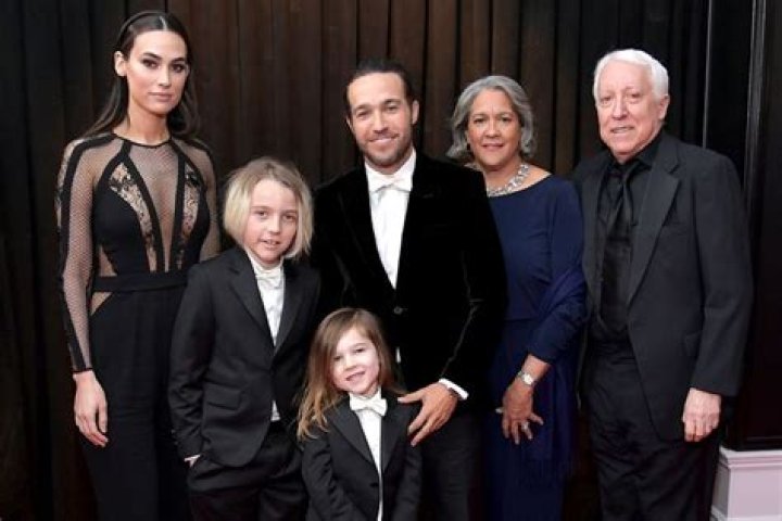 Pete Wentz Parents, Ethnicity, Wiki, Biography, Age, Wife, Career, Net Worth