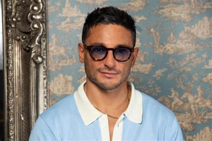 Reza Amiri-Garroussi Biography, Wikipedia and Age: Age Revealed ·