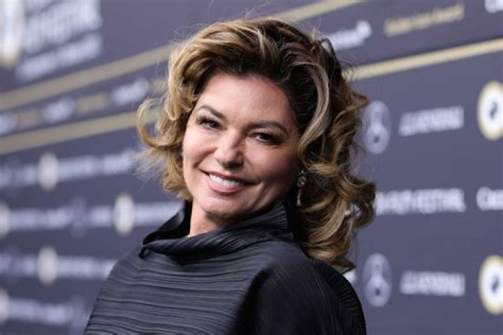 Shania Twain's appearance causes a stir as fans notice the same thing |